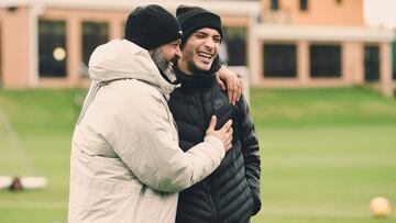 Raúl Jiménez visitó el entrenamiento de los Wolves