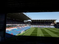 Manchester City have a chance to take the lead in the Premier League tonight from Turf Moor as Pep Guardiola’s side take on Burnley from Turf Moor.