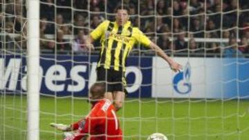 DOBLETE. Lewandowski marcó dos de los goles del Dortmund.