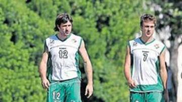 <b>RELAJACIÓN EN EL PRIMER ENCUENTRO</b>. El técnico Héctor Cúper diseñó una simple sesión en la que los jugadores verdiblancos realizaron carrera continua.