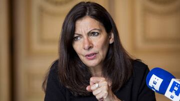 La alcaldesa de París, Anne Hidalgo, durante una entrevista con Efe en París antes de viajar a Madrid.