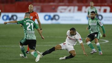 Betis y Sevilla en el partido de Liga en el Pizjuán.