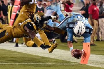 Justo en el siguiente drive llegar¨ªa el ¨²nico touchdown de los Titanes. Una carrera de 23 yardas de Mariota por la izquierda, que culminar¨ªa de esta espectacular manera. Los Titans se pon¨ªan de nuevo en cabeza 13 a 9, y con este resultado finalizar¨ªa el tercer cuarto.