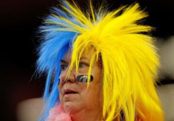 La leyenda del pop de los 80 Cindy Lauper viendo el partido entre Atlanta y San Diego. Preguntada al finalizar el mismo, la famosa cantante respondió "girls just wanna have fun". No esperábamos menos.