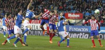 1-0. Gol de Godín de cabeza.