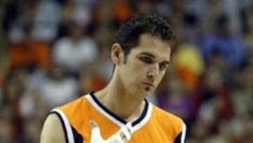 <b>OTRA PÉRDIDA. </B>Tras el contratiempo de Rigaudeau, el Pamesa vuelve a sufrir un percance en su línea de perímetro.