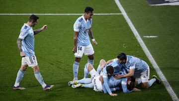 Los jugadores del Celta celebran el tanto anotado por Brais M&eacute;ndez contra el Eibar.