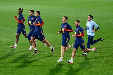 Nico Williams, Carlos Soler, Rodrigo Hernández, Aymeric Laporte y Koke.