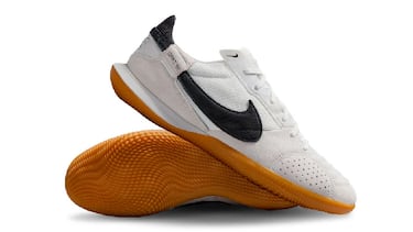 Regala fútbol: la camiseta del Real Madrid con un 20% de descuento lidera el desfile de rebajas de hasta el 60% en botas, sudaderas y zapatillas de Fútbol Emotion