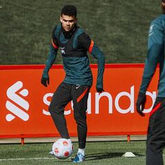 Luis Díaz regresa a Liverpool tras eliminación con Colombia