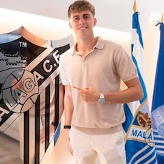 Adrián Niño, cuarto del Málaga, firma hasta 2029