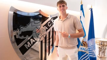 Adrián Niño firma con el Málaga.