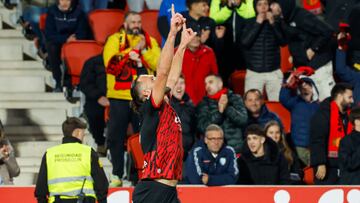 PALMA DE MALLORCA, 10/02/2025.- El delantero kosovar del RCD Mallorca, Vedat Muriqi, tras conseguir el primer gol de su equipo durante el encuentro correspondiente a la jornada 23 de Laliga EA Sports que disputan hoy lunes RCD Mallorca y Osasuna en el estadio de Son Moix, en la capital balear. EFE/CATI CLADERA.