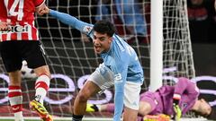 Hugo Álvarez, centrocampista del Celta, celebra su gol contra el Athletic de Bilbao en Balaídos.