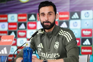 Arbeloa: “Si alguien no está contento... viene al sofá gris”