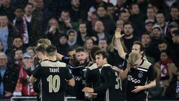 Matthijs de Ligt celebra el 0-1 con Tadic.