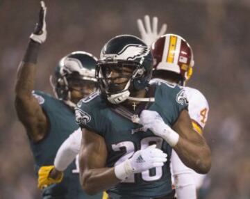 Y justo en el drive siguiente, DeMarco Murray logr¨® acortar distancias con un nuevo touchdown de carrera para los Eagles. El running back fue el m¨¢ximo corredor de su equipo con tan solo 27 yardas, a las que sum¨® otras 24 de recepci¨®n.