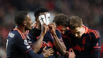 Soccer Football - Premier League - Brentford v Nottingham Forest - GTech Community Stadium, London, Britain - January 25, 2026 Nottingham Forest's Taiwo Awoniyi celebrates scoring their second goal with Callum Hudson-Odoi, Neco Williams and Elliot Anderson Action Images via Reuters/Andrew Boyers EDITORIAL USE ONLY. NO USE WITH UNAUTHORIZED AUDIO, VIDEO, DATA, FIXTURE LISTS, CLUB/LEAGUE LOGOS OR 'LIVE' SERVICES. ONLINE IN-MATCH USE LIMITED TO 120 IMAGES, NO VIDEO EMULATION. NO USE IN BETTING, GAMES OR SINGLE CLUB/LEAGUE/PLAYER PUBLICATIONS. PLEASE CONTACT YOUR ACCOUNT REPRESENTATIVE FOR FURTHER DETAILS..