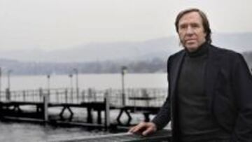 Netzer, posa para Bild en Zúrich en 2008