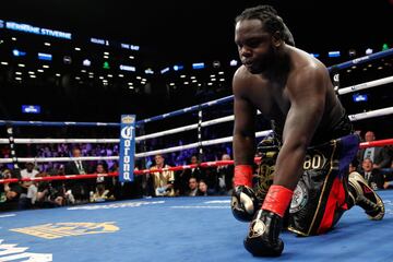 El boxeador estadounidense retuvo el título mundial de los pesados del Consejo Mundial en el primer asalto a los 2 minutos 59 segundos dejando KO al haitiano-canadiense.