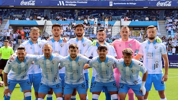 Alineación del Málaga CF ante la AD Mérida.