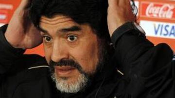 Maradona: "Que Pelé y Platini vuelvan al museo"
