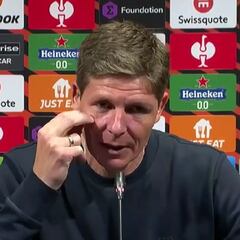 Soprendió a todos con esto: señorío del técnico del Eintracht según se sentó en sala de prensa