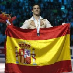 Javier Fernández seduce a Barcelona y gana la plata