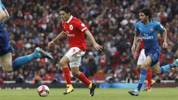 El delantero seleccionado mexicano jug&oacute; 18 minutos en la goleada en contra de su equipo 5-2 ante los Gunners en la Emirates Cup.