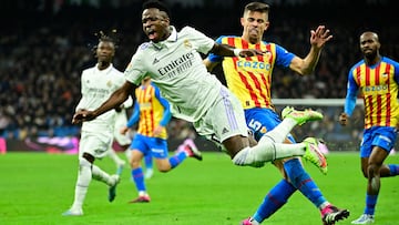 Entrada de Gabriel Paulista sobre Vinicius en el Real Madrid-Valencia del 2 de febrero.