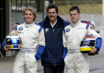 En 2002 ganó la Fórmula BMW corriendo en el Viva Racing, equipo de su padre. 