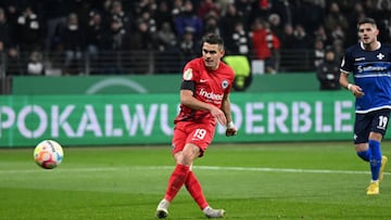 Eintracht, con gol de Borré, avanza a cuartos de Copa