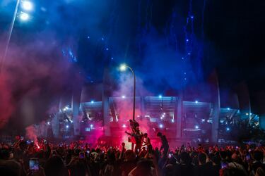 Paris (France), 31/05/2025.- Fans of PSG celebrate outside the Parc des Princes stadium in Paris, France, 31 May 2025, after their team won the UEFA Champions League final between Paris Saint-Germain and Internazionale Milano. (Liga de Campeones, Francia) EFE/EPA/CHRISTOPHE PETIT TESSON
