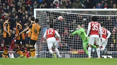 Arsenal held by Hull ahead of Barcelona clash