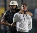 Disturbios entre afición y policía provocan la suspensión del Santos-Independiente