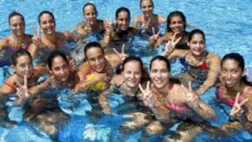 El equipo espa&ntilde;ol de waterpolo femenino, ayer, en la piscina del CN Montju&iuml;c, en su &uacute;ltimo entrenamiento antes de la final de esta noche.