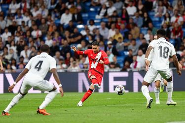 Raúl de Tomás batió a Courtois y puso las tablas en el marcador.