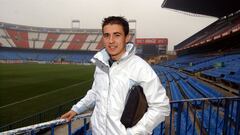 Nacido el 10 de julio de 1983 en Madrid, estuvo en las categorías inferiores del club rojiblanco hasta el 2003.