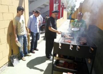 Los jugadores Atl&eacute;ticos disfrutaron de una barbacoa argentina despu&eacute;s del entrenamiento antes de afrontar la recta final de la temporada.