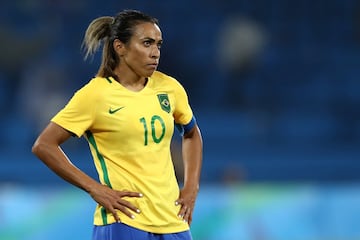 "La Brasileña de Oro" ha estado en la cumbre del fútbol mundial por años debido a su espectacularidad y técnica distintiva. Es la máxima goleadora histórica de la Copa Mundial Femenina con 15 anotaciones, y ha sido mejor jugadora del mundo por la FIFA en cinco ocasiones.