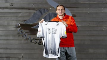 Swansea City cerró la cesión del extremo estadounidense, que arribará al cuadro de la Championship y buscará su ascenso hacia la Premier League.