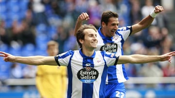 GRA053. A CORU&Ntilde;A, 15/04/2017.- El centrocampista del Deportivo, Pedro Mosquera (i), junto a su compa&ntilde;ero de equipo, el mediocampo costarricense, Celso Borges (d), celebra el gol conseguido frente al M&aacute;laga, el del 2-0, durante el partido correspondiente a la trig&eacute;simo segunda jornada de Liga de Primera Divisi&oacute;n que los dos equipos disputan hoy en el estadio de Riazor. EFE/Cabalar