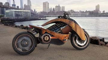 Así es la moto eléctrica de madera que corre a 220 km/h