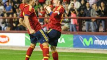 Deulofeu y Muniain celebran uno de los goles.