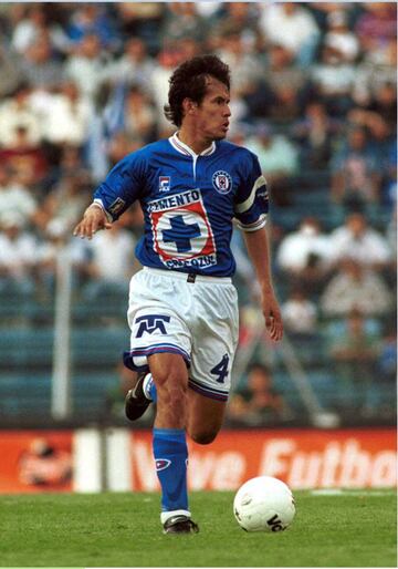 Reynoso fue figura en Cruz Azul, equipo con el que ganó cuatro títulos de 1994 a 2002, incluida la última liga de 'La Maquina'. Se retiró con Necaxa en 2004.