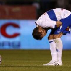 Salas aplica mano dura y borra a diez jugadores de Católica