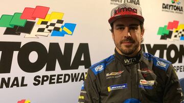 Fernando Alonso con los colores de su equipo en Daytona.