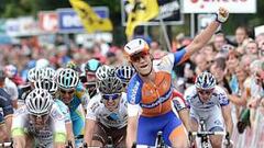 <b>GANADOR. </b>Theo Bos se impuso en el sprint a John Degenkolb.