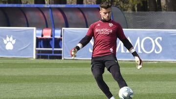 &Aacute;lvaro Fern&aacute;ndez en su etapa en el Huesca.