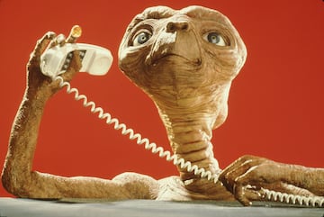 'E.T.' es una maravillosa fbula sobre la amistad y la tolerancia que fue nominada en 1982 a mejor pelcula. No gan, fue 'Gandhi', pero la pelcula sobre el peque?o extraterrestre bien hubiera merecido el galardn. No solo por su brillantez tcnica, si no porque es una historia que ha trascendido su poca. Cualquier ni?o que creci en los a?os 80 llor viendo como el peque?o E.T. se despeda de sus amigos humanos. Fue un referente de su poca y para pelculas posteriores.